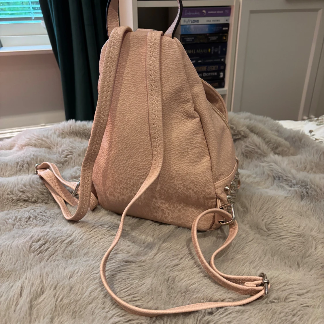 Rosa ryggsäck med paljetter och nitar - 3