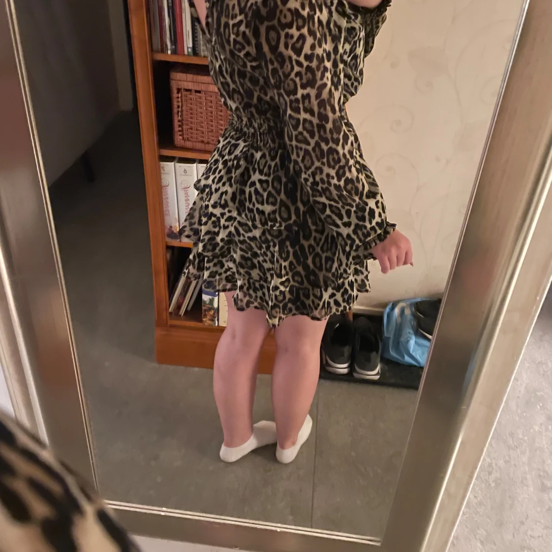 Leopardmönstrad volangklänning - 3