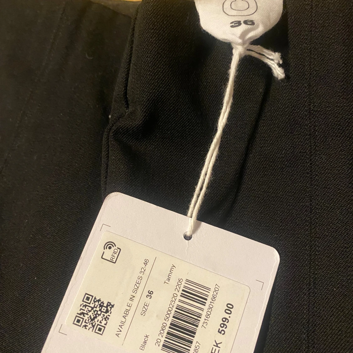 Svarta vida byxor i storlek 36 - 1