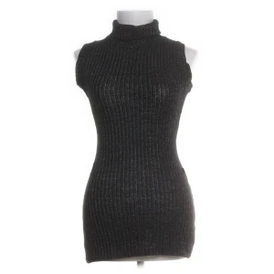 glittrig topp - topp/kort klänning i storlek s. använd ”köp nu”. 5/10-2025