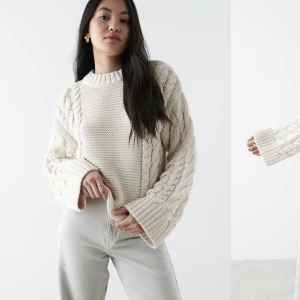 Stickad tröja - Slutsåld kabelstickad tröja från Gina🤍 Storlek S, nyskick. Modellen ”chunky cable knitted sweater” 