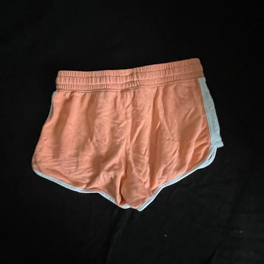 Persikofärgade shorts från H&M - 1