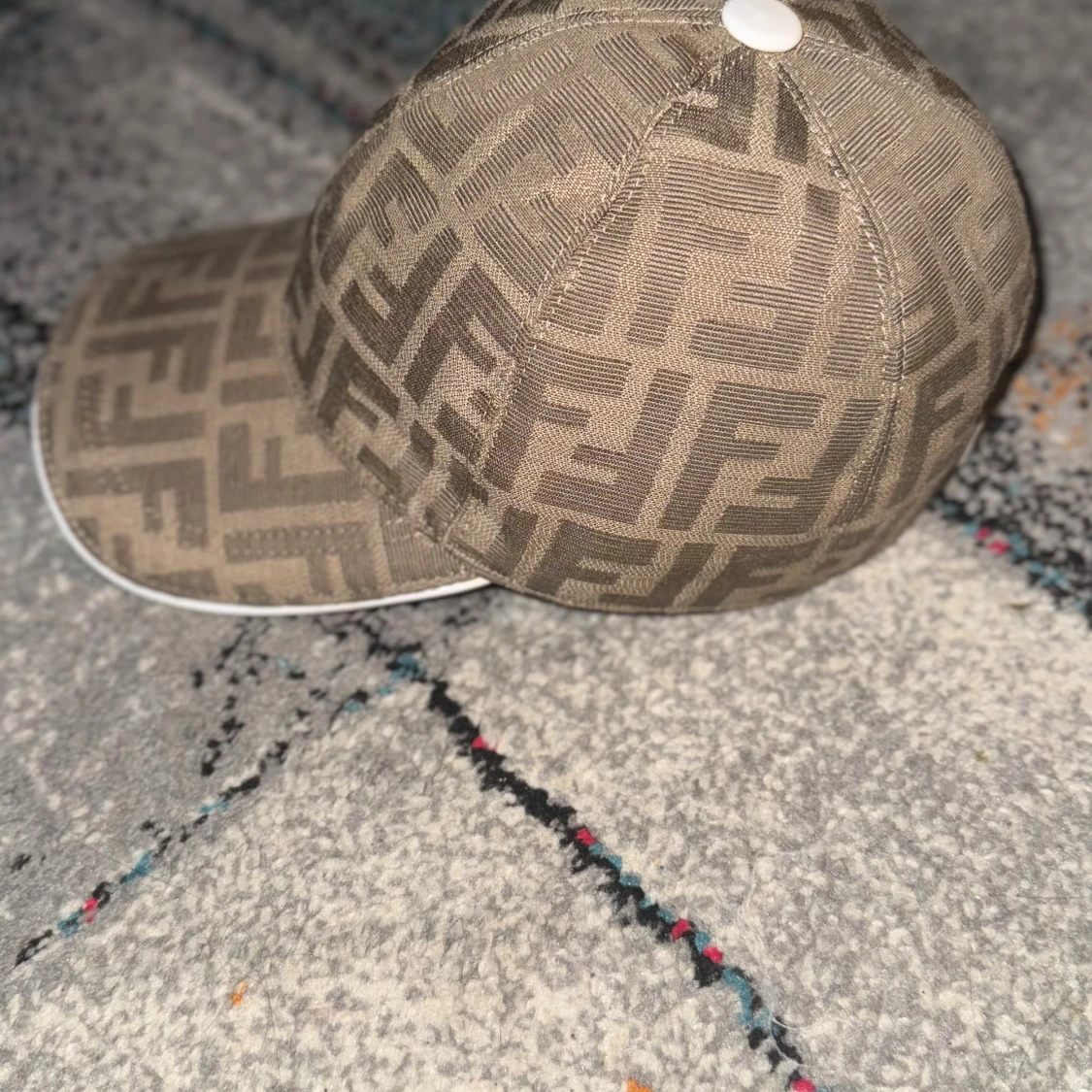 Beige Fendi keps  - 1