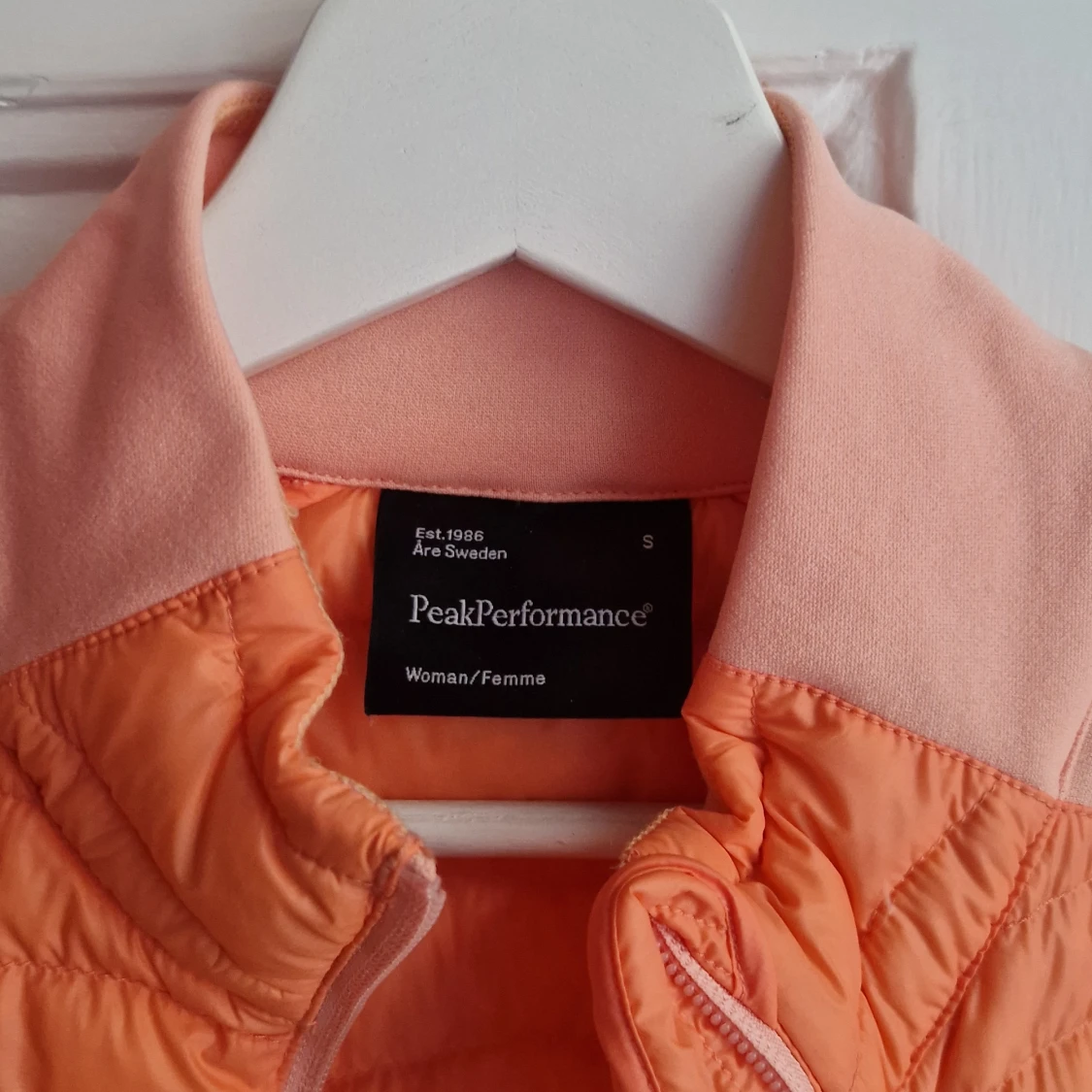 Quiltad orange jacka Peak Performance - 1