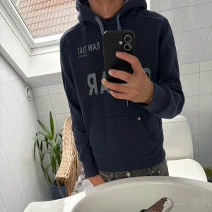 Gstar hoodie - Tja! Säljer en as fet gstar hoodie. Riktigt bra material och passform. Även riktigt snygg färg. Storlek M sitter som S. Hör av dig om du har någon fundering!