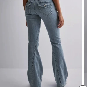 True Religion Joey Low Rise Flare Jeans - Säljer mina true religion byxor pga att dom är för stora och långa, användts 3-5 ggr 