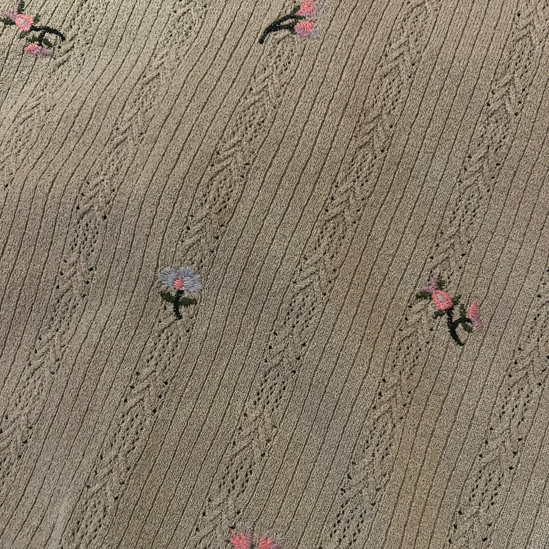 Grönt linne med blommor - 1