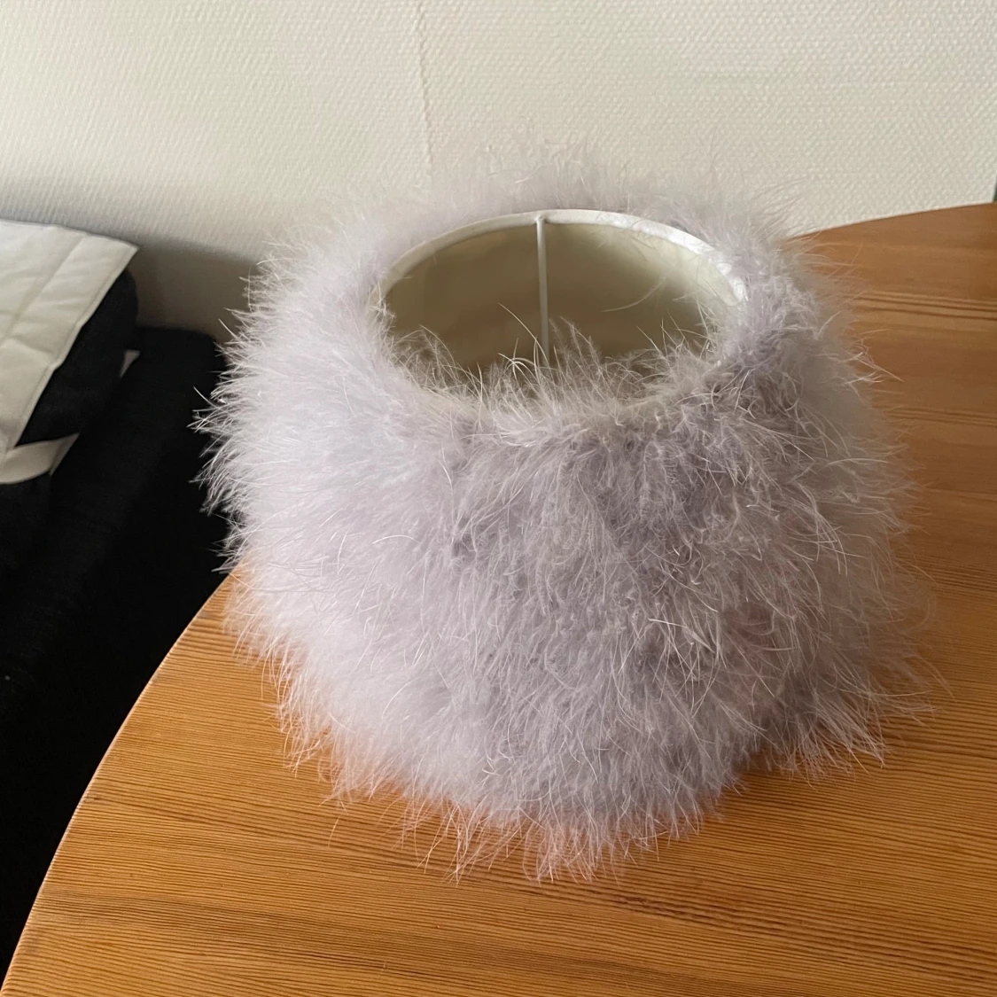 Fluffig lampskärm i grå