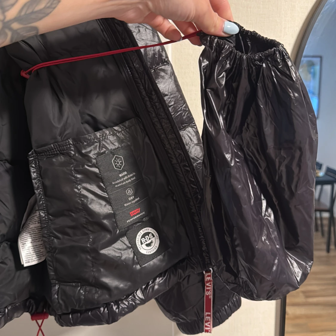 Svart dunjacka från Levi's, M - 4