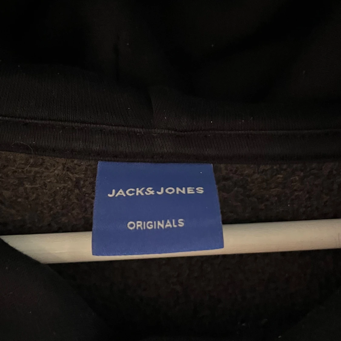 Svart hoodie från Jack & Jones - 2