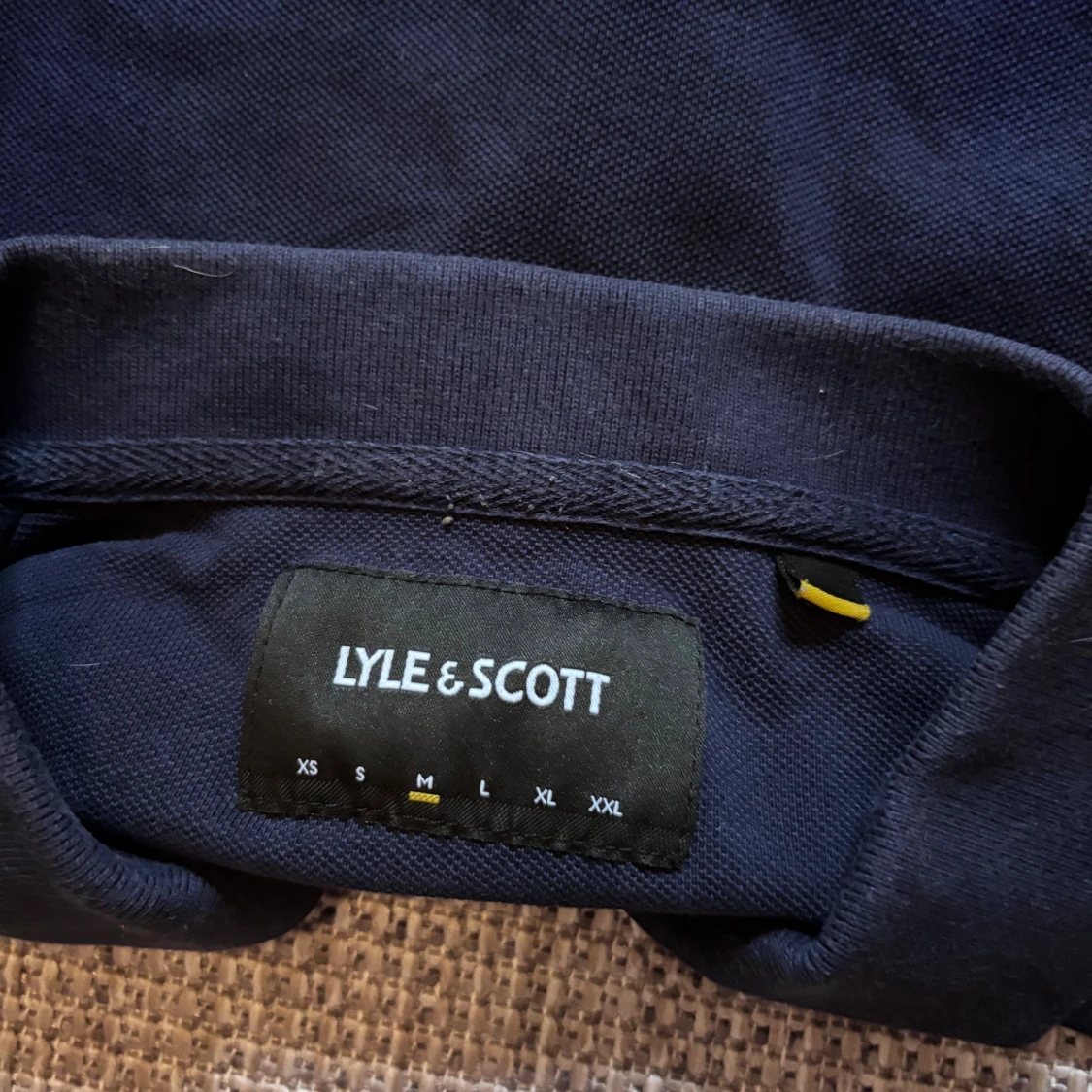 Mörkblå pikétröja från Lyle & Scott - 2