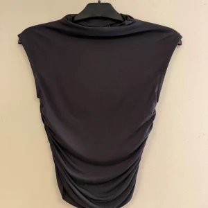 Jätte fin tröja  - Trendig tröja från gina som inte längre kommer till användning!