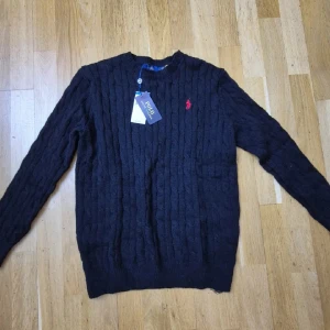 Svart stickad tröja Polo Ralph Lauren - Polo Ralph Lauren tröja, helt ny, pris kan diskuteras vid snabbaffär 