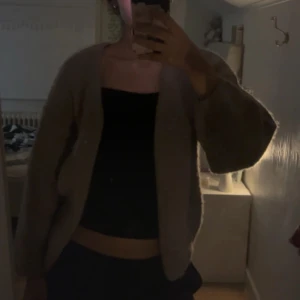 Lindex kofta - Lindex kofta , använd 3 gånger och aldrig kommit till användning sen dess! Beige/brun