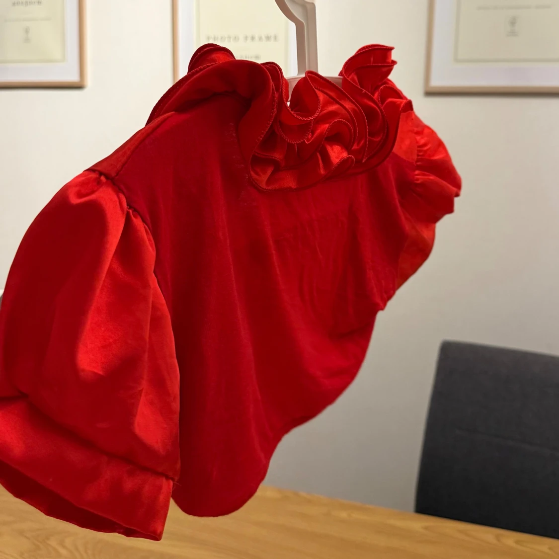 Röd bolero med volanger - 3