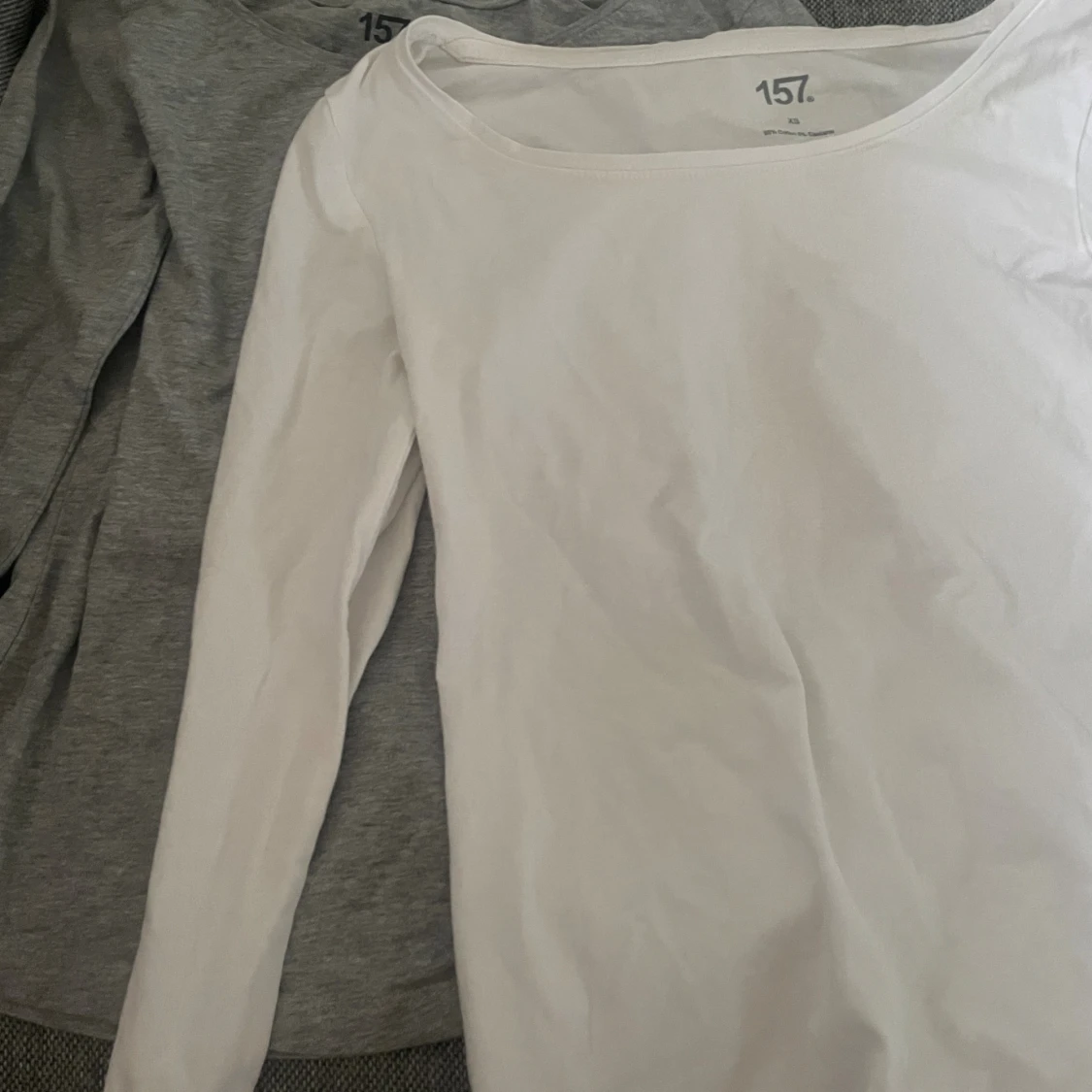 2 långärmade tröjor