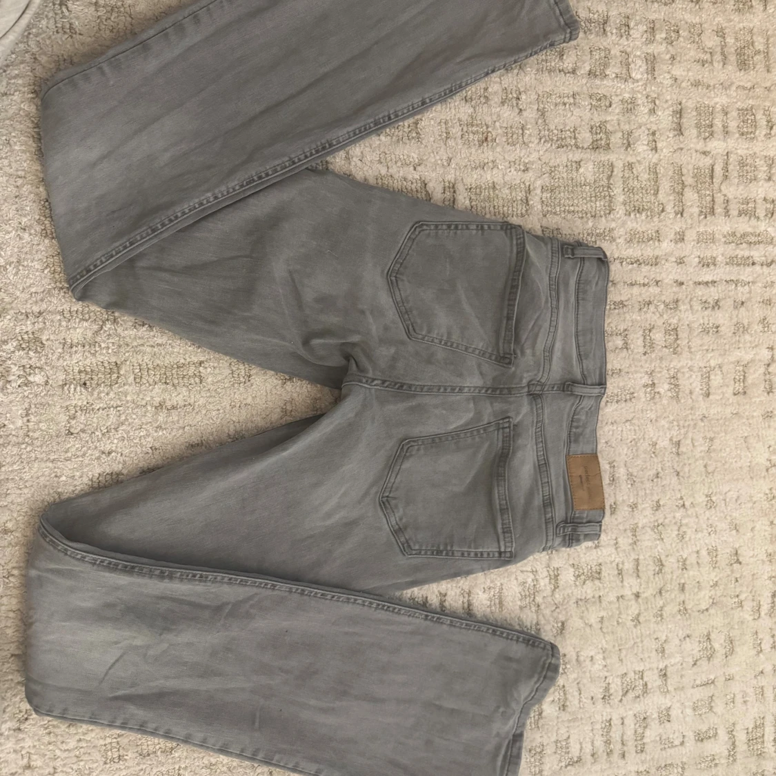 Grå bootcut jeans - 4
