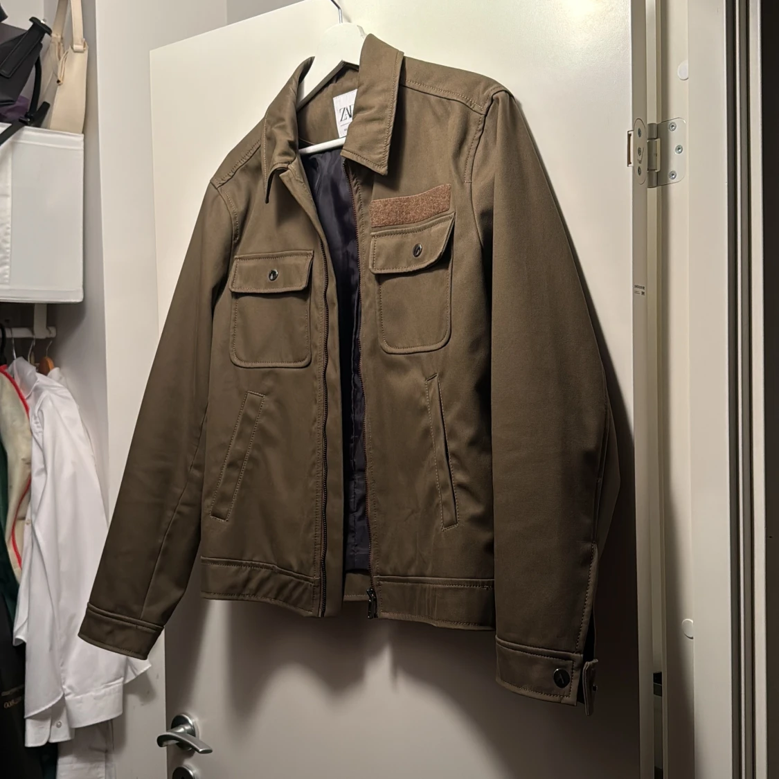 Olivgrön shirt jacka från Zara