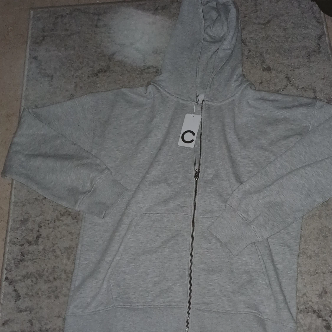 Grå hoodie med dragkedja från Cubus