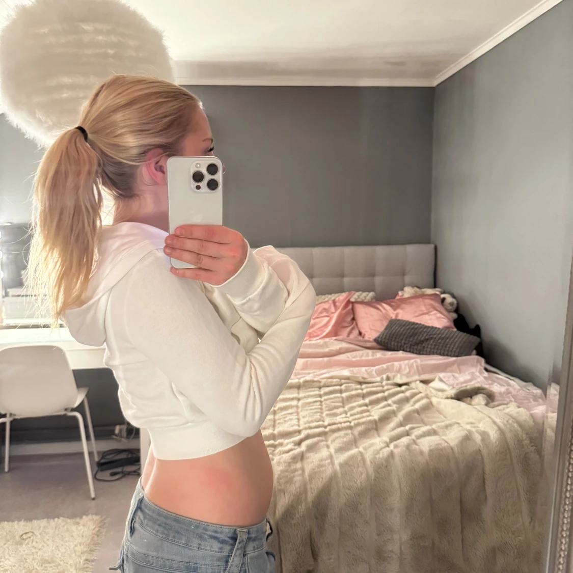 Vit croppad hoodie med dragkedja - 2