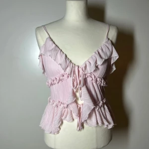 Rosa topp   - top från new Yorker i storlek s, använd en gång.  Köp sker via köp nu, jag postar inom 24h. Kvar tills markerad såld