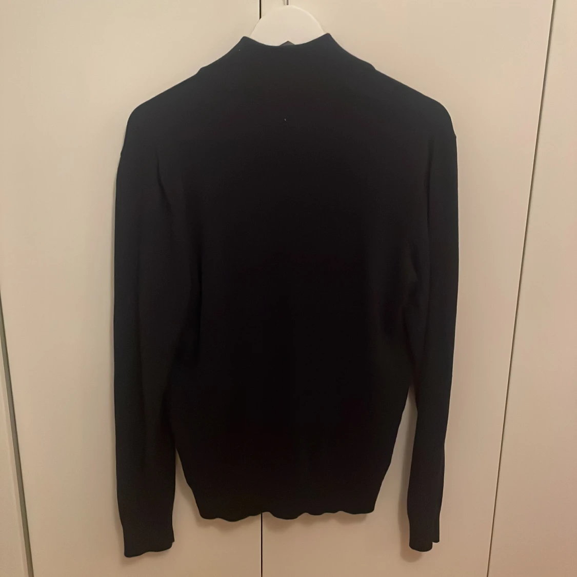 Mörkblå tröja med dragkedja - 2