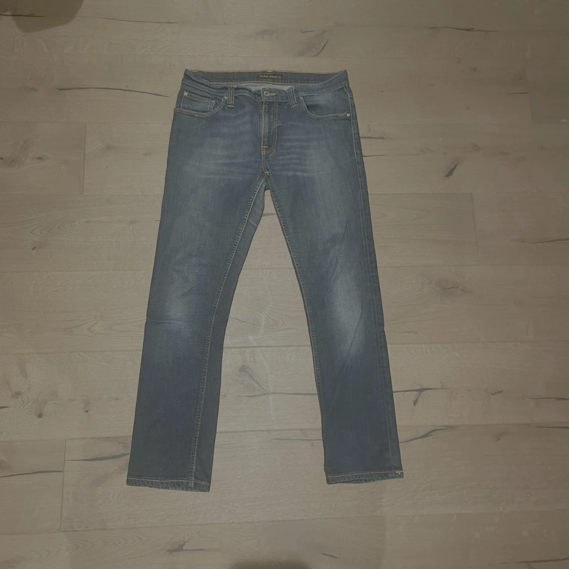 Blå Nudie Jeans 32/32 med orange sömmar - 2