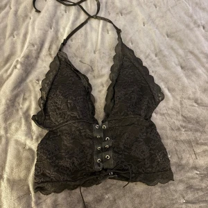 Svart spets topp - Perfekt för en utgång.🖤