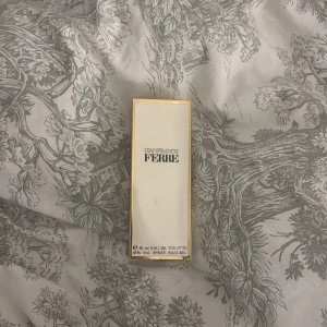 Gianfranco Ferré Eau de Toilette - Klassisk Eau de Toilette från Gianfranco Ferré. 50 ml sprayflaska, tillverkad i Italien. Perfekt för dig som vill ha något unikt och stilrent i din samling. Helt ny förpackning 🥰❤️