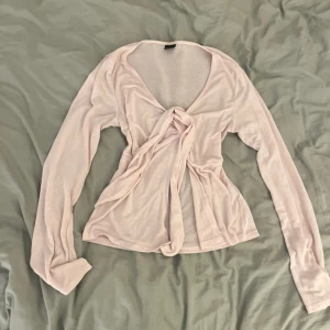 Söt knyttopp - Babyrosa topp med knyte 