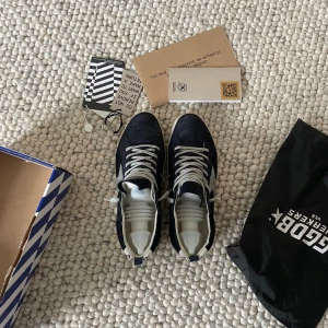 Golden goose - Golden goose, strl 44. Box ingår och Orginal tags + påse