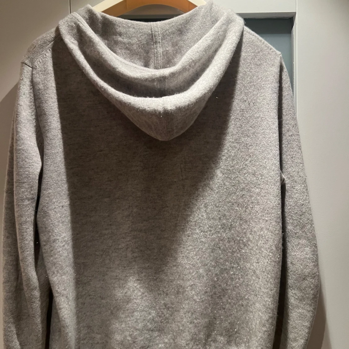 Grå zip  hoodie från Soft Goat - 1