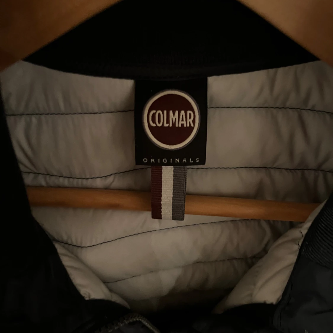 Mörkblå pufferjacka från Colmar - 3
