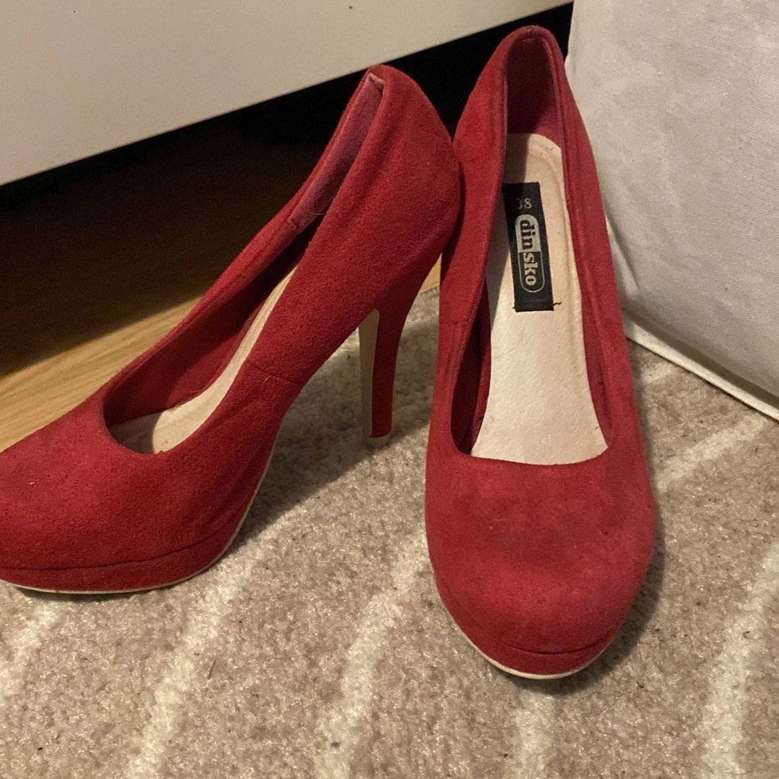Röda mockapumps från Din Sko - 1