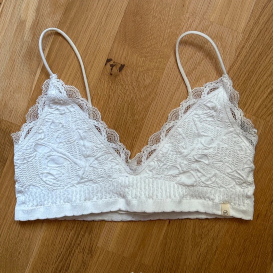 Vit spetsig linnetopp Urban Outfitters