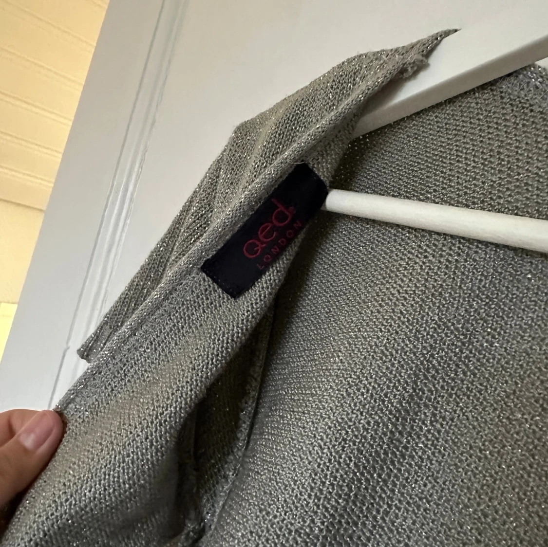 Glittrig silverklänning från QED London - 3