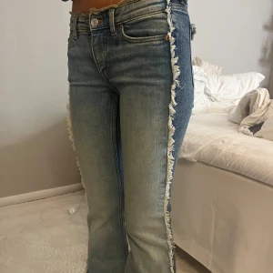 Snygga jeans från monki - Coola jeans aldrig använda, 24 i midjan och 32 i längd