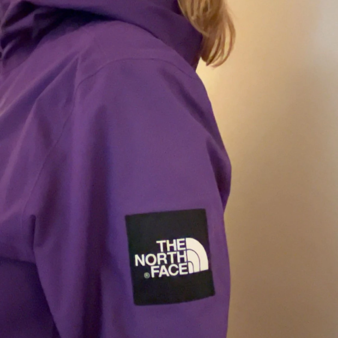 Lila vindjacka från North Face - 3