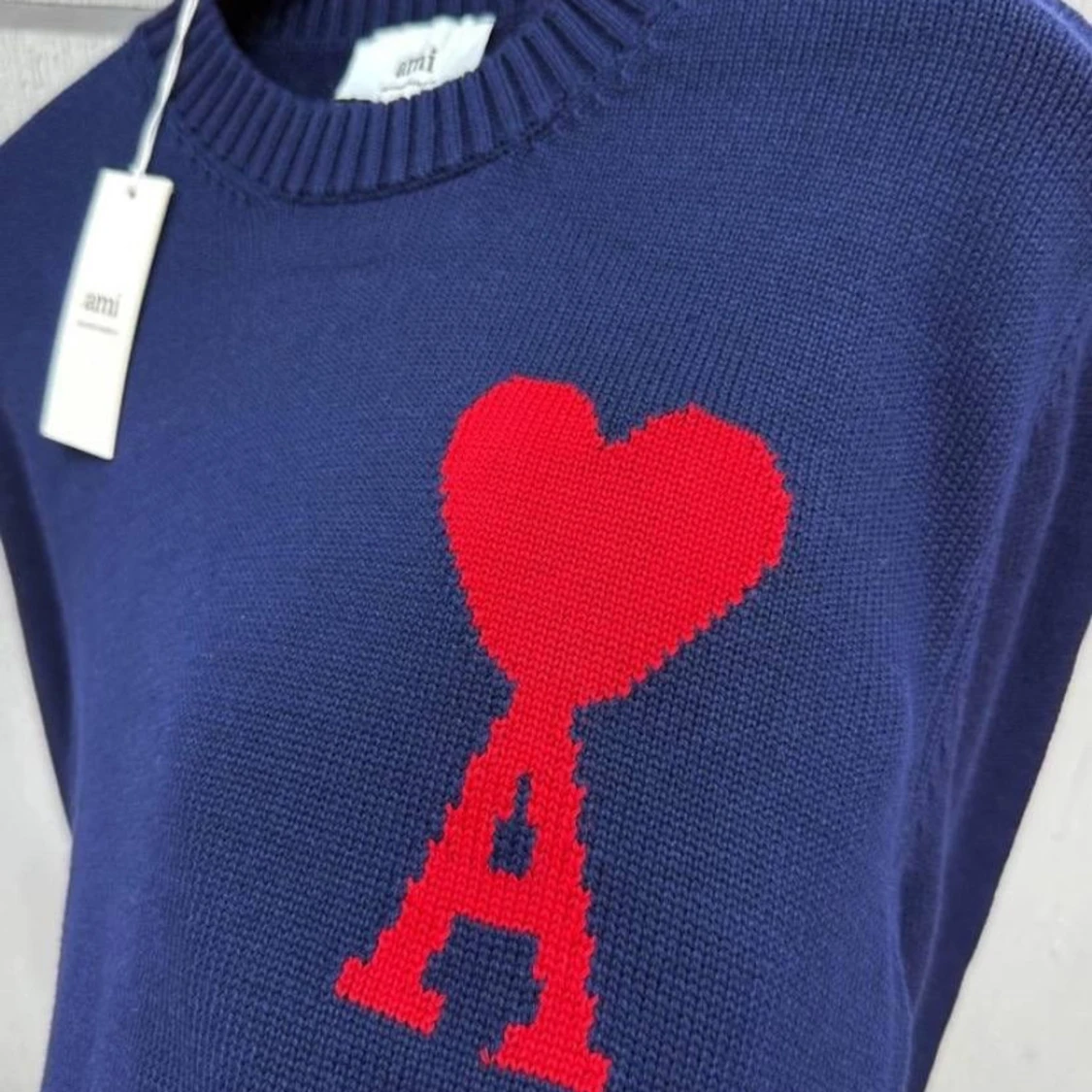 Ami stickad tröja med rött hjärta - 4