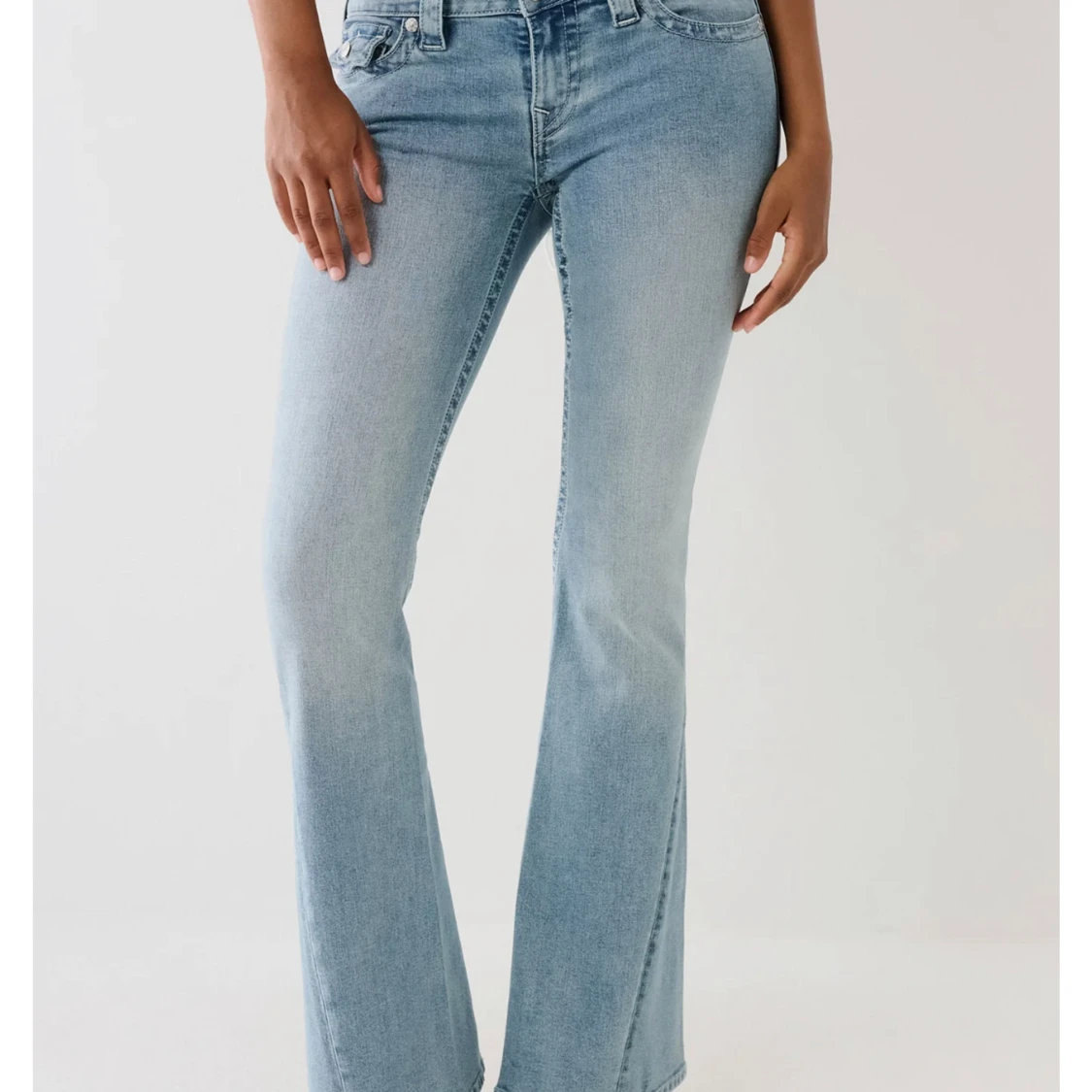 Ljusblå bootcut jeans