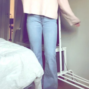 Ljusblå jeans  - Ljusblå jeans från lager 