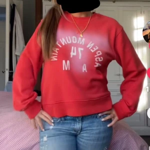 Rödrosa sweatshirt Zara - Från Zara med prislapp! Köpt för 400kr och är slutsåld nu!
