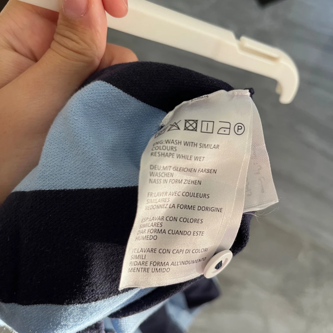 Randig pikétröja från GANT, blå/svart - 3