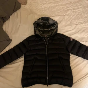 Colmar vinterjacka  - Säljer min tjejs nästan nya vinterjacka som hon ägt i under ett år den är i storlek S använd 2-3 gånger