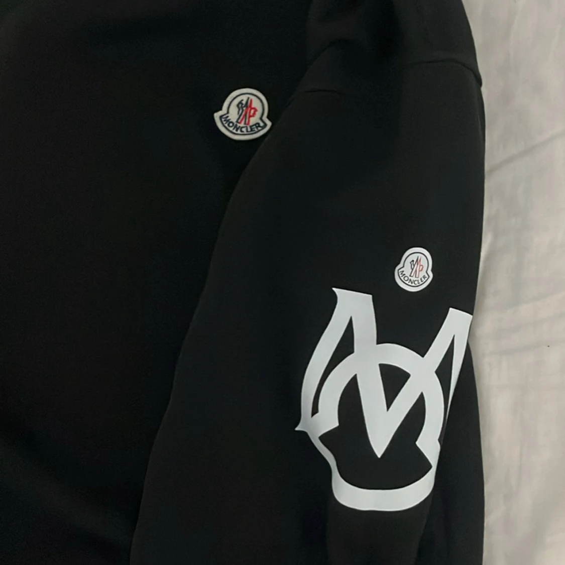 Två olika tröjor från moncler - 4