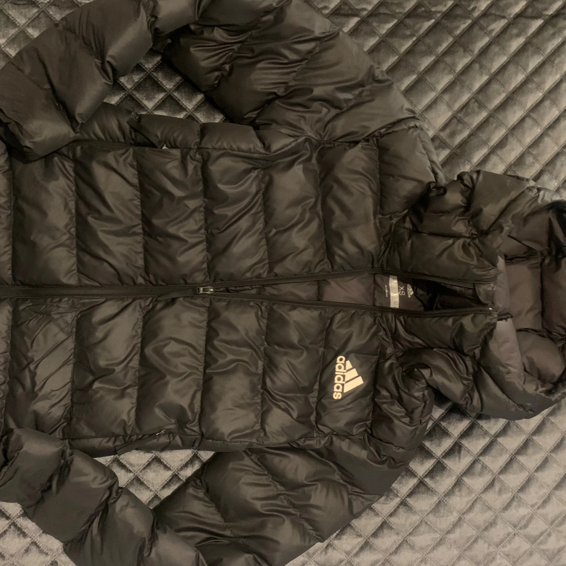 Svart pufferjacka från Adidas XS - 4