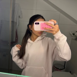 rosa hoodie från gina 🩷🩷 - säljer denna då den inte kom till andvändning!🥹🫰🏼❣️