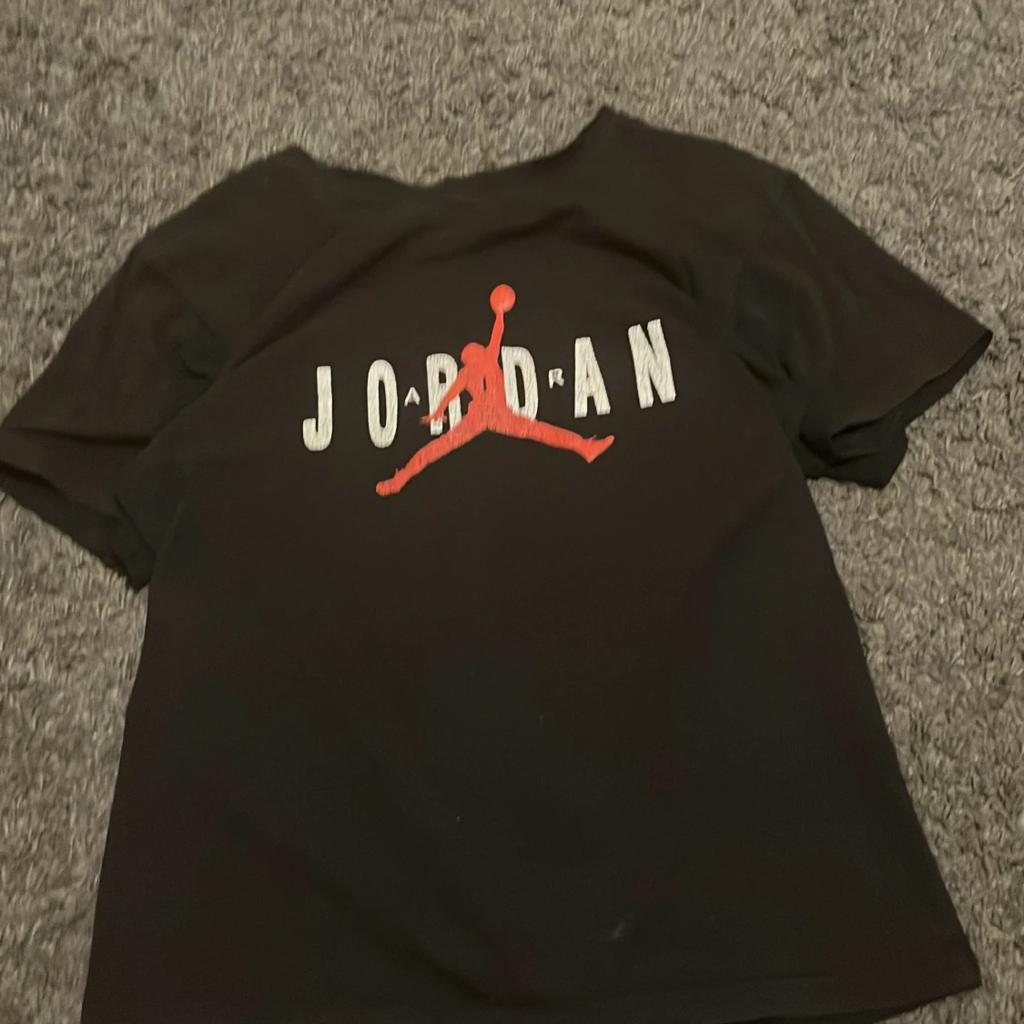 Svart Jordan t-shirt med röd logga