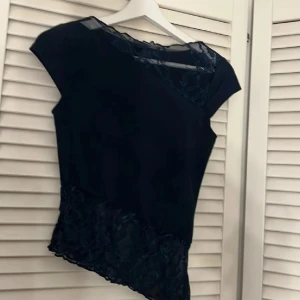 Mörkblå tröja  - Mörkblå tröja storlek xs 