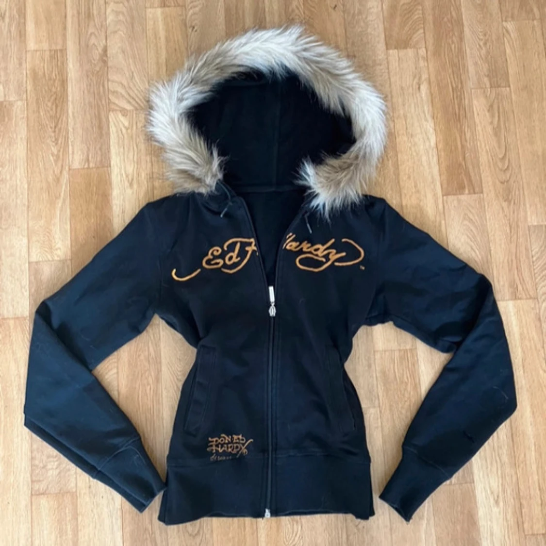 Ed hardy zip med päls 